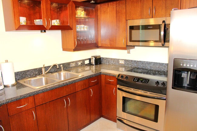 Building Photo - 523 Villa Cir