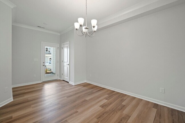 Building Photo - Like A Brand New 3 Bedroom Townhome in the...