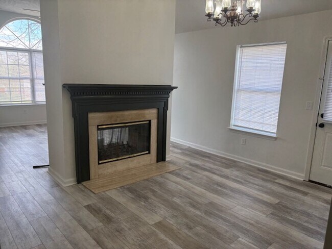 Building Photo - 203 Lake Forest Dr