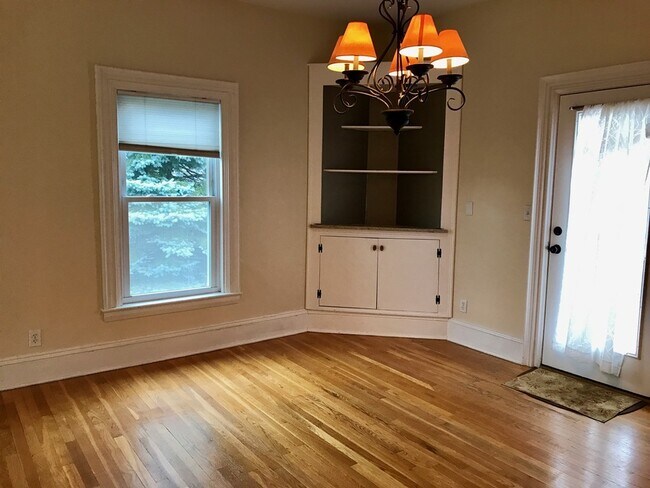 Building Photo - 674 Main St