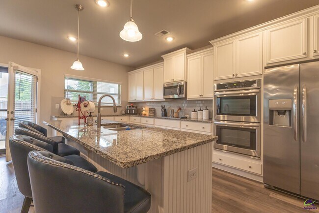 Building Photo - 202 Warhawk Dr