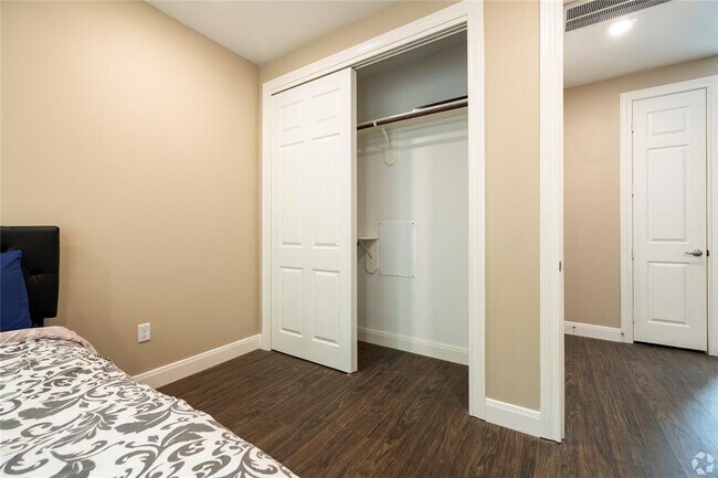 Building Photo - 3730 Boettcher Dr