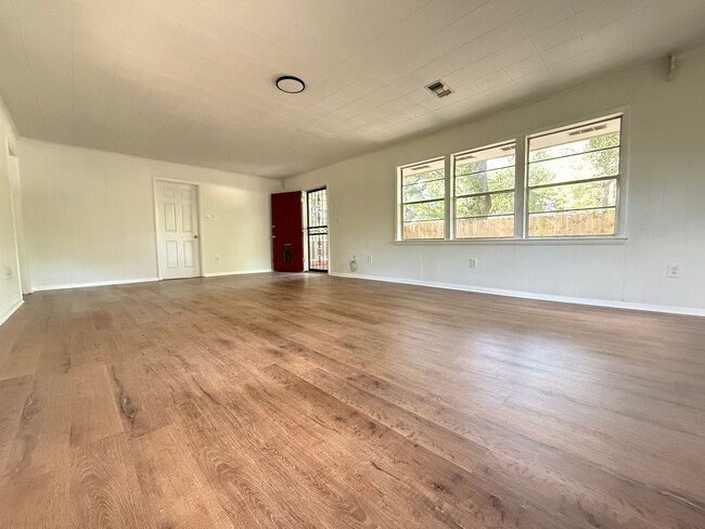 Building Photo - 1821 Grove Hill Ln