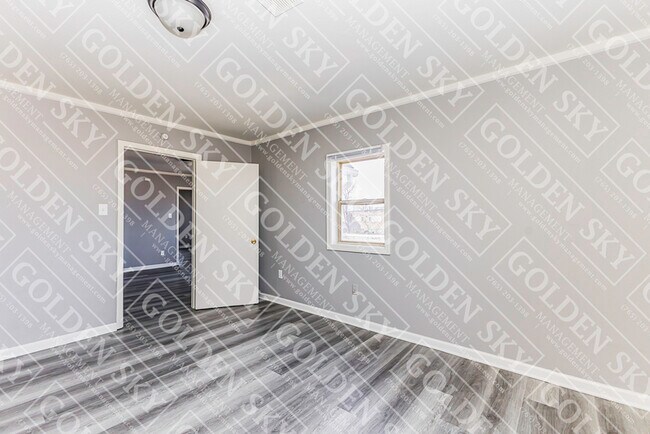 Building Photo - 115 E Willard St