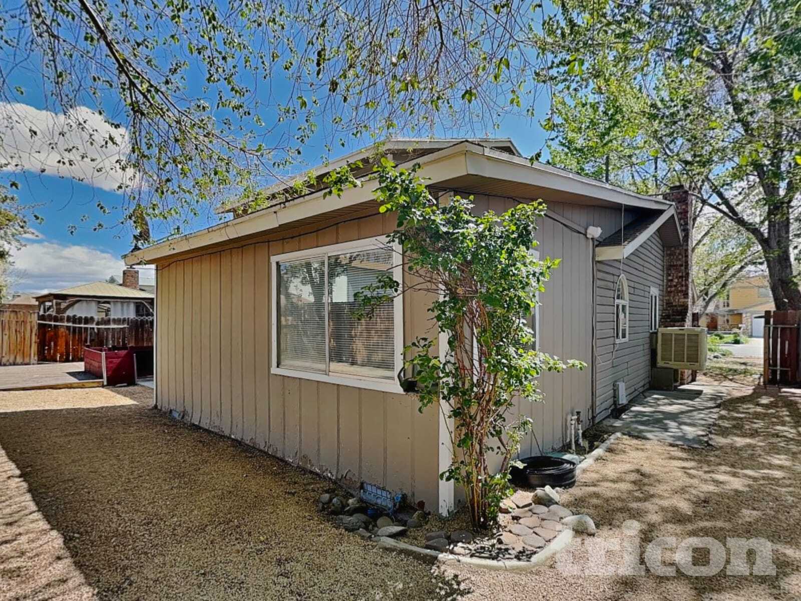 Building Photo - 2255 Howard Dr