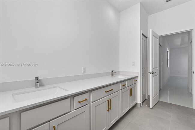 Building Photo - 15441 SW 20 Ln