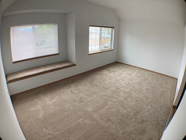 Building Photo - 5235-5237 Springcrest Drive S