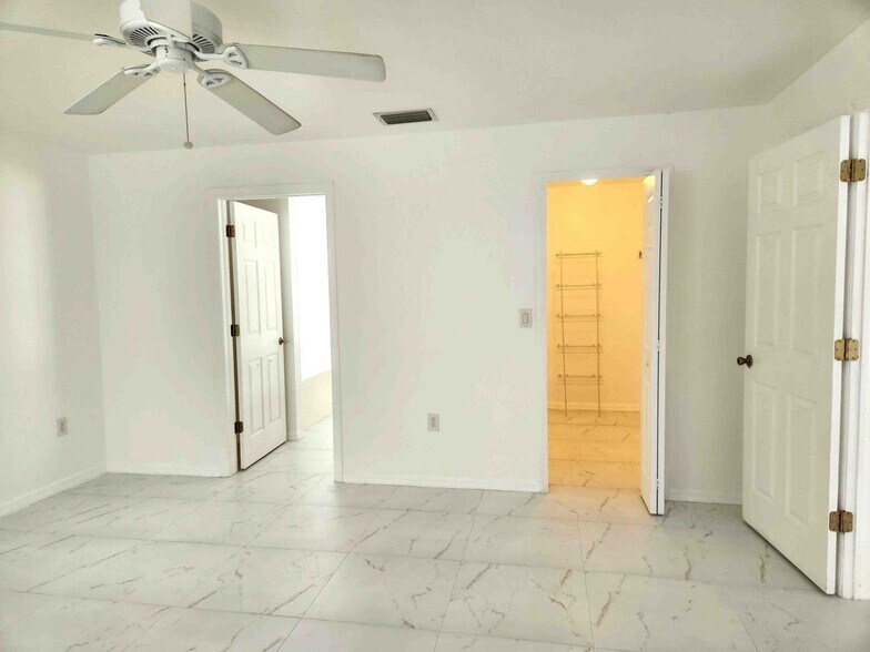 Building Photo - 14980 Coopers Hawk Way