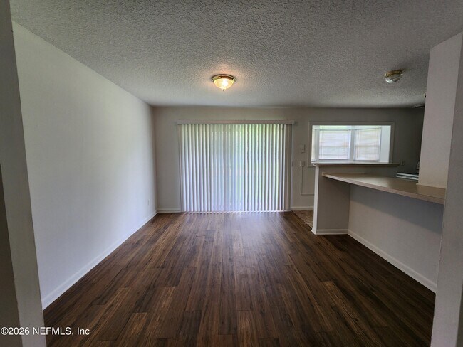 Building Photo - 1721 Hawaii Dr E