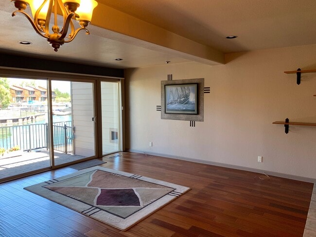 Building Photo - Secure your boat dock before summer!  Unfurnished 3 bed, 2 bath condo with marina and mountain vi...