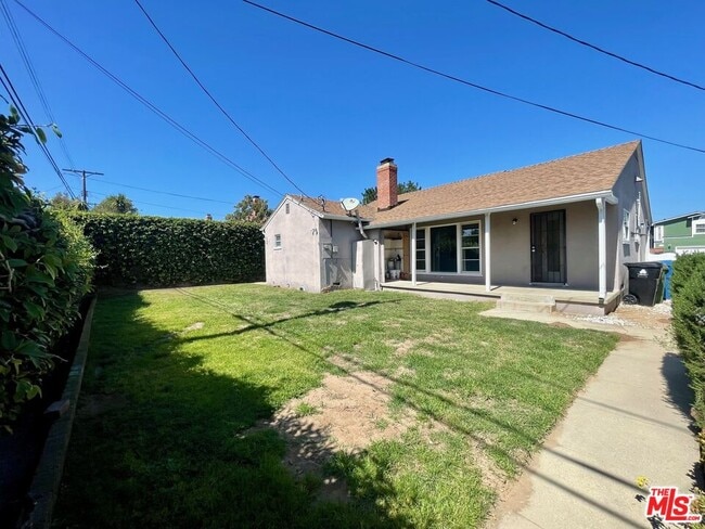 Building Photo - 7330 W 89th St