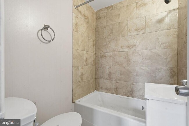 Building Photo - 5 S Wickham Rd