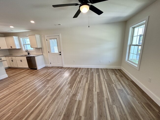 Building Photo - 112 State Hwy 1611