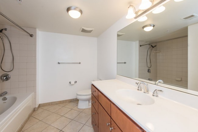 Building Photo - LARGE 1 Bedroom/1 Bathroom with Balcony in Bustling Mount Vernon Triangle!!