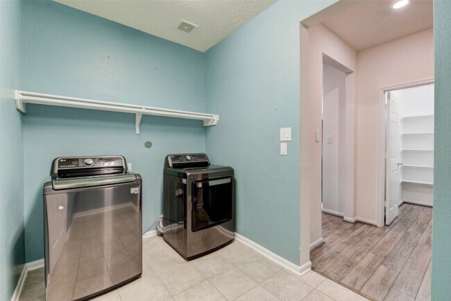 Building Photo - 15623 Hanover Breeze Ln