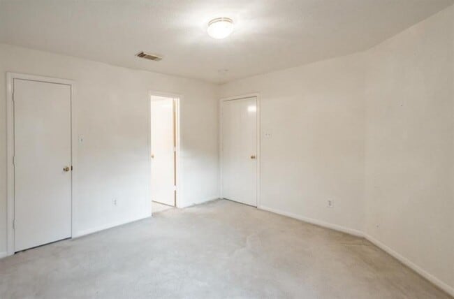 Building Photo - 15903 Timber Chase Dr