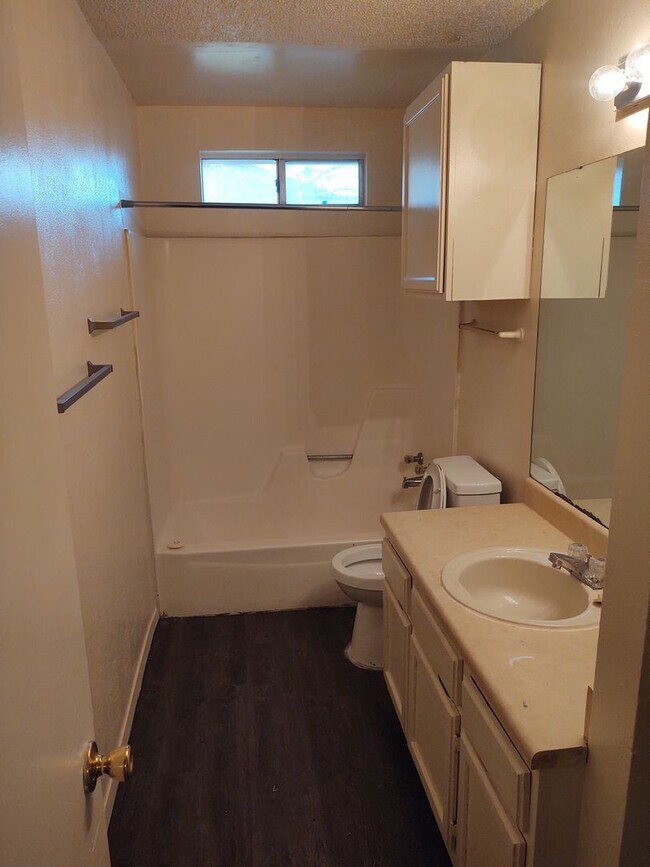 Building Photo - 1401 Clyde St