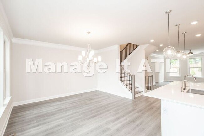 Building Photo - Brand new townhome in Chamblee