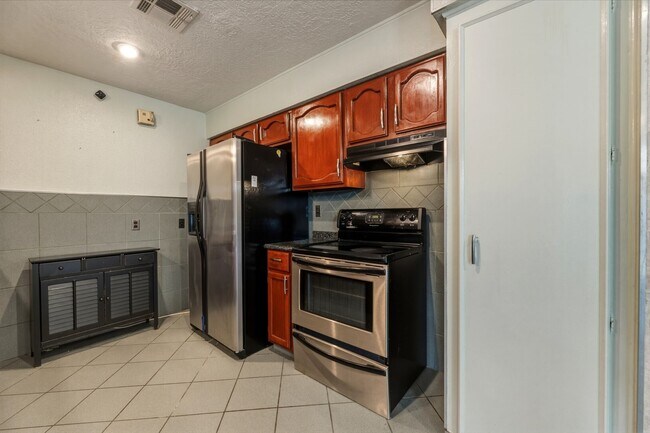 Building Photo - 5211 Court Rd