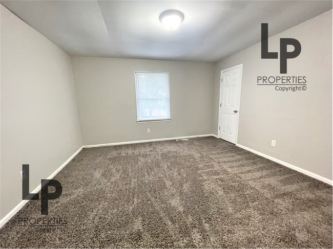 Building Photo - 1488 Deer Lake Cir