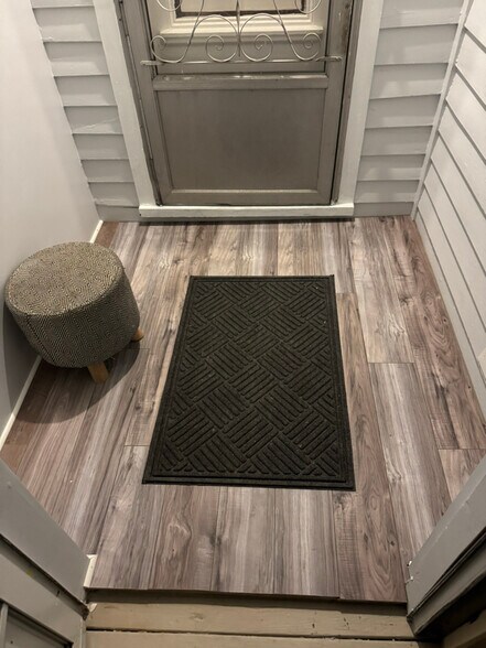 Building Photo - 16 Stewart St