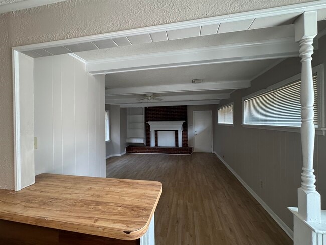 Building Photo - 1228 Briarwood Dr
