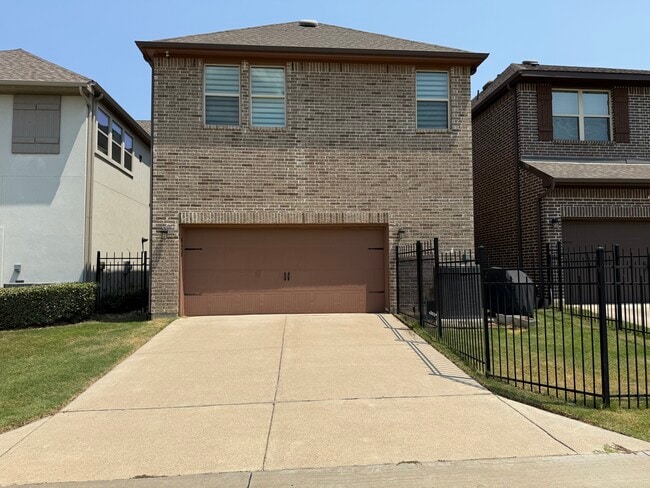 Building Photo - 620 Courtyard Ln
