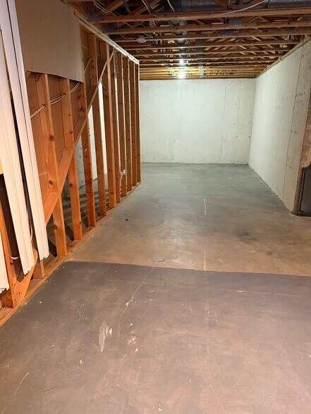 Building Photo - 1325 W Nottingham Cir