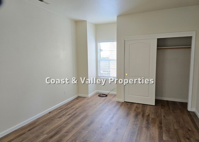 Building Photo - 203 Ava St