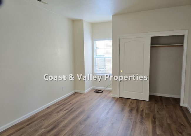 Building Photo - FOR RENT: 1-Bedroom Apartment in Greenfield