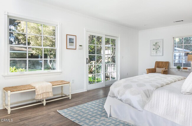 Building Photo - 2065 San Marino Ave