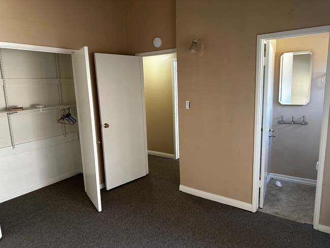 Building Photo - Riverside Home For Rent- 3 bedrooms!