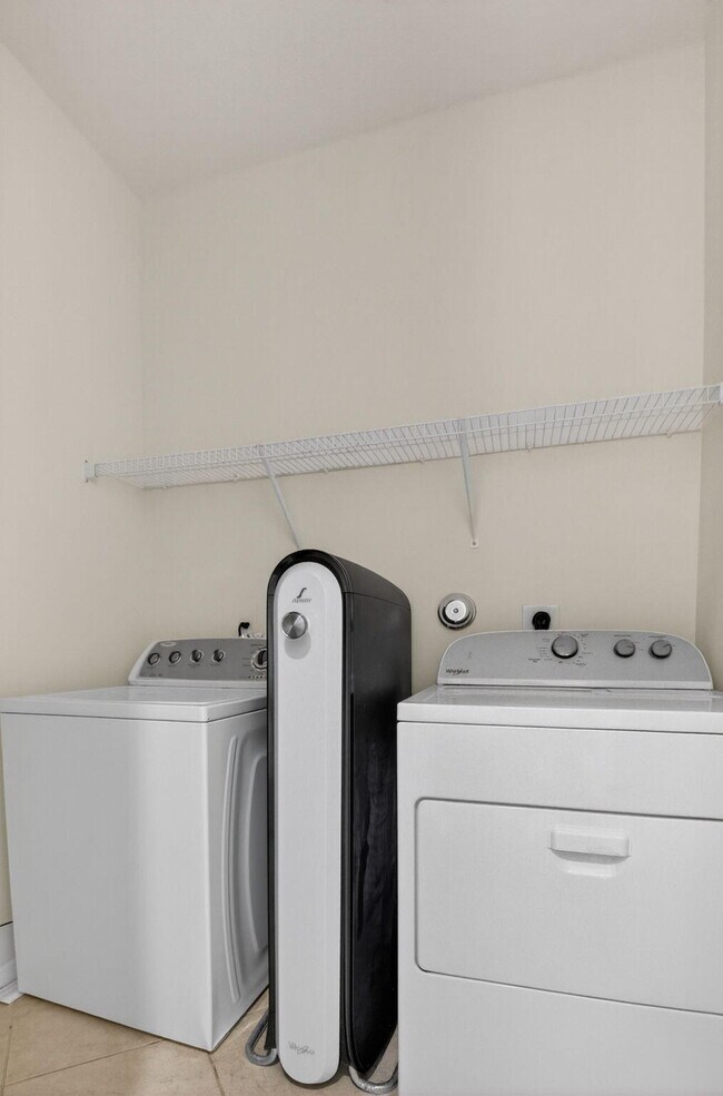 Building Photo - 4920 NW 15th Ave