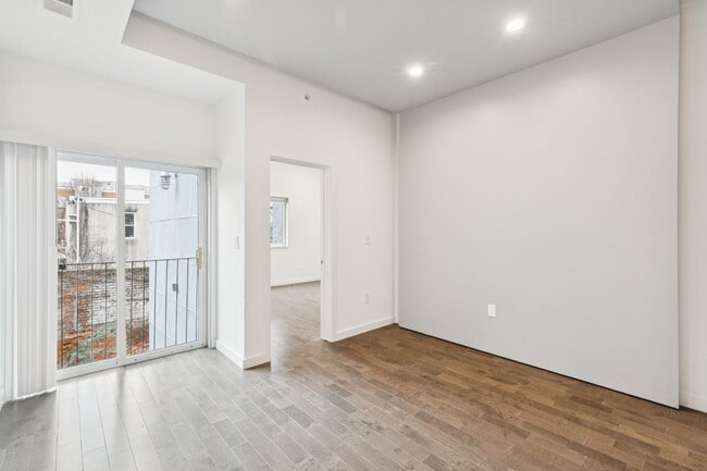 Building Photo - 2028 E Fletcher St