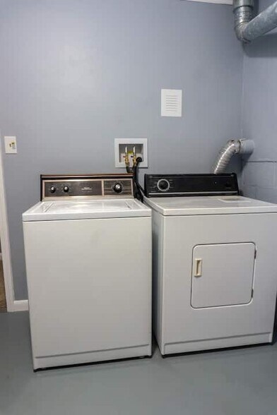 Laundry - 2913 Hester Ln NW