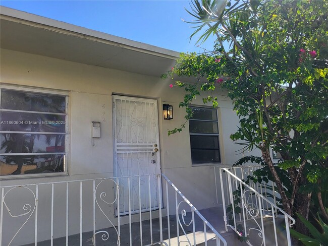 Primary Photo - 640 NW 77th St