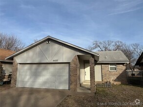 Building Photo - 14027 S Hickory Pl