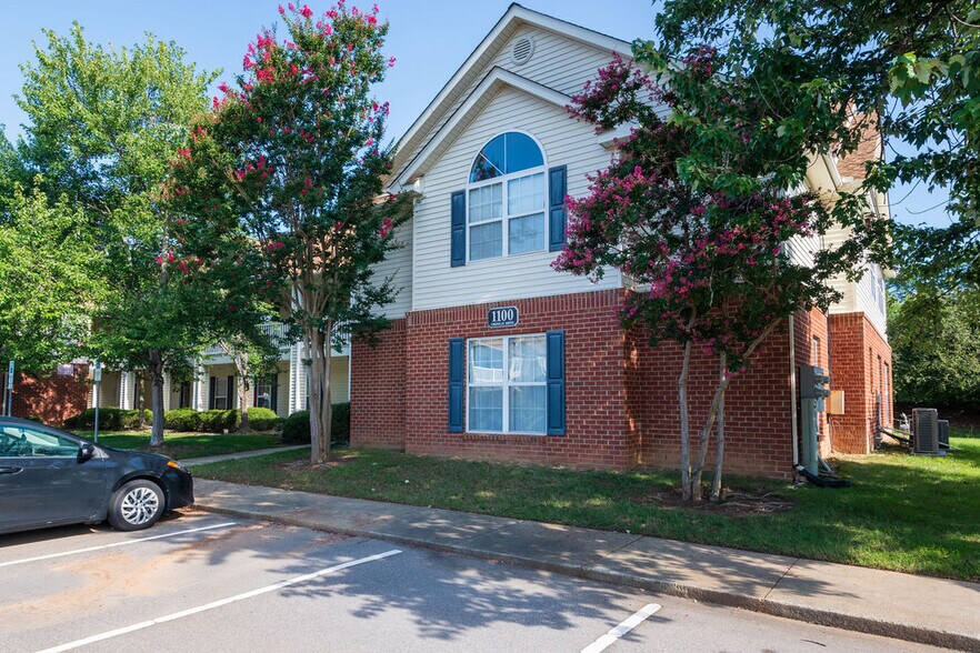 Primary Photo - 1122 Chenille Dr