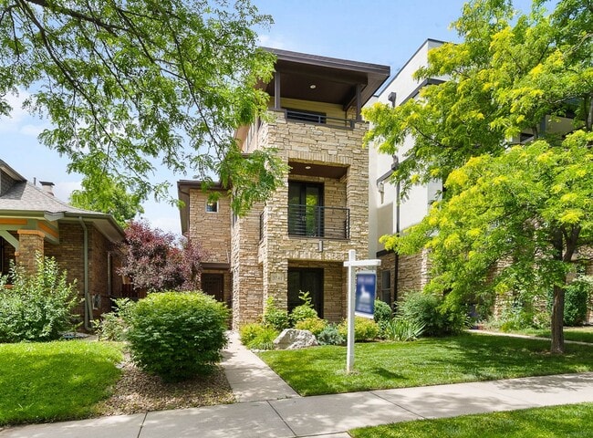 Building Photo - LUX 4BD, 5BA SloHi Home with Finished Base...