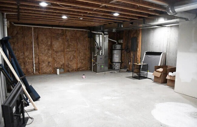 Building Photo - 1099 Emerald Pools Ln