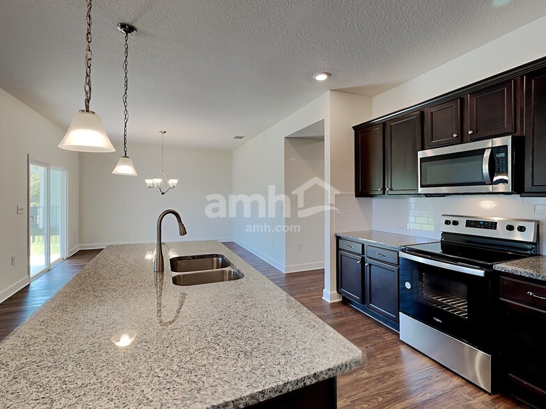 Building Photo - 5915 Hampton Creek Rd