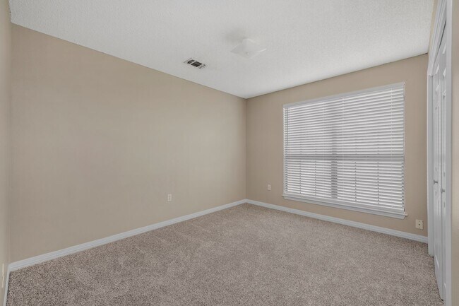 Building Photo - Charming 3BR/2BA with Fenced Yard & Commun...