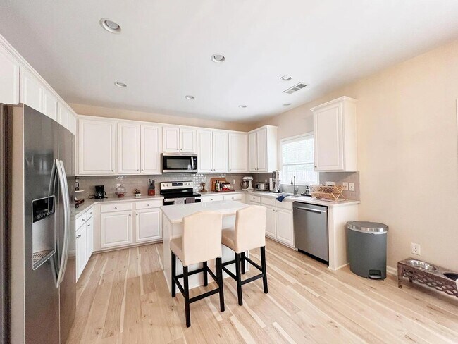 Building Photo - 514 Adeline Ct