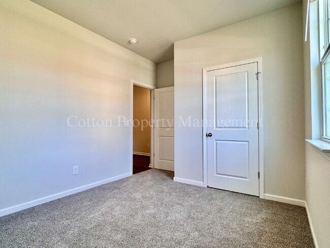 Building Photo - 816 Delta Ct