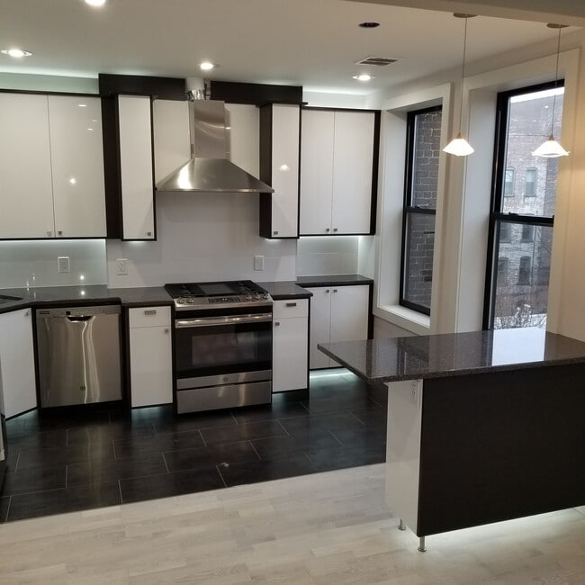 Building Photo - 21 65th St