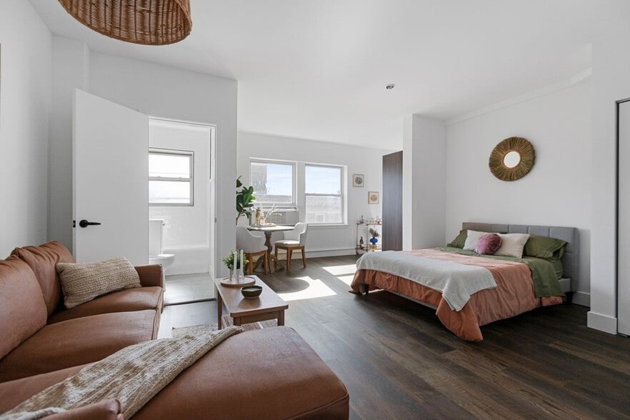 Building Photo - 1555 W Hollywood Ave