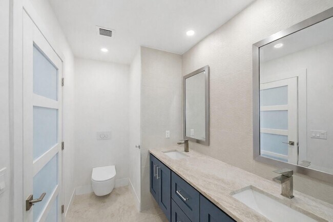 Building Photo - 1706 NE 28th Dr