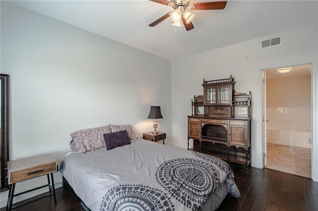 Building Photo - 6810 Deatonhill Dr