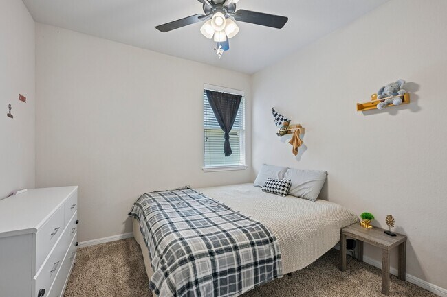 Building Photo - 716 Killam Dr