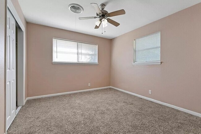 Building Photo - 5720 Wharton Dr